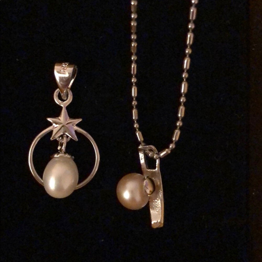 💎3/$25💎Necklace with 2 pearl pendants